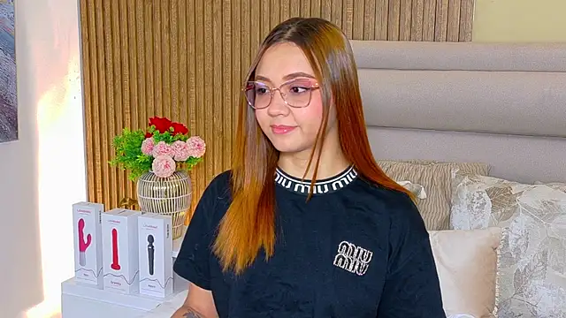 Snapshot of LondraBlush chatting on June 23, 2026, 11:19 am LondraBlush online show from June 23, 2026, 11:19 am