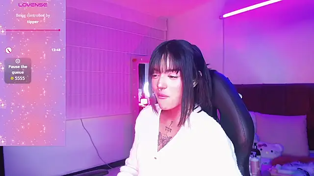 Milu carbajal x online show from June 14, 2026, 2:24 am