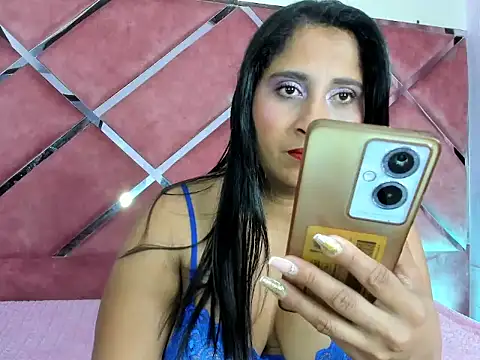 Snapshot of CarolinaNavas33 chatting on December 19, 2025, 2:15 am CarolinaNavas33 online show from December 19, 2025, 2:15 am