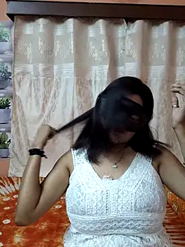 Cute-richa1 online show from May 9, 2026, 3:04 pm
