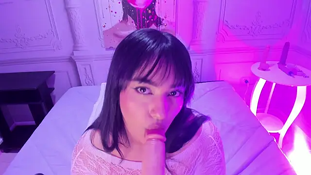 Kendall curves online show from July 14, 2026, 2:05 am