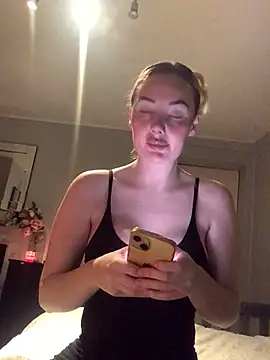 xoxohan11 online show from February 2, 2026, 8:52 pm