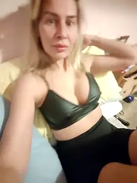 Snapshot of NaughtyClaudia_ chatting on December 13, 2025, 8:15 pm NaughtyClaudia online show from December 13, 2025, 8:15 pm