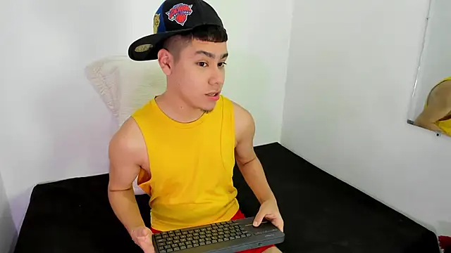 Lucastorrez01 online show from March 6, 2026, 11:44 pm