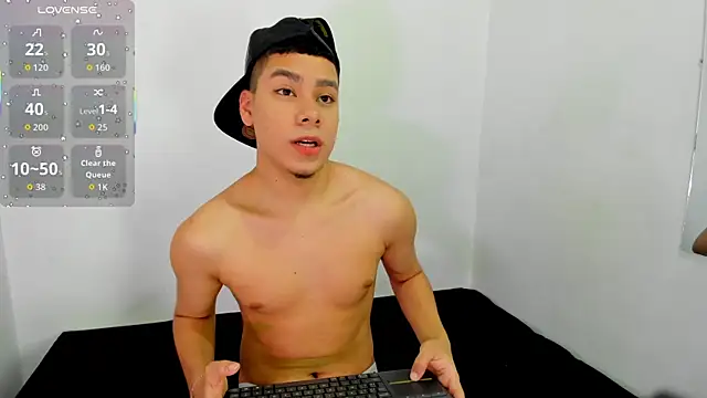 Lucastorrez01 online show from April 24, 2026, 11:07 pm