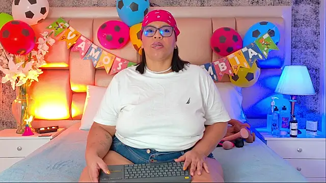 SelennaCooper online show from June 12, 2026, 12:03 pm