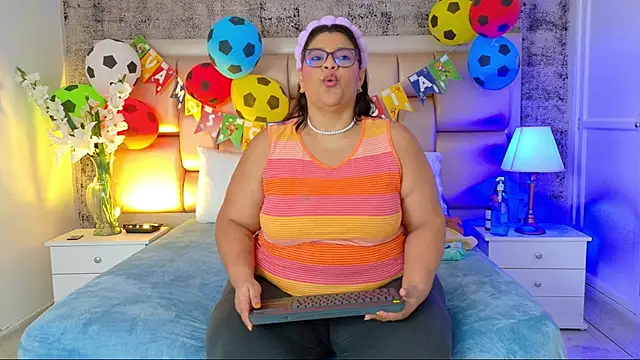 SelennaCooper online show from June 20, 2026, 11:59 am