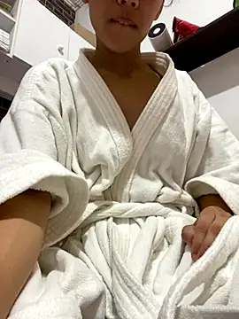 Snapshot of brunalameo chatting on November 28, 2025, 4:40 pm brunalameo online show from November 28, 2025, 4:40 pm