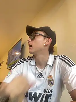 Boyfriend-Hot online show from December 4, 2025, 1:10 pm