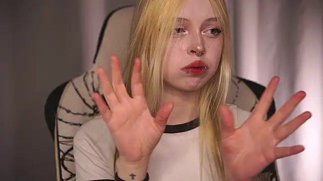 ElvenQueen online show from March 28, 2026, 4:08 pm