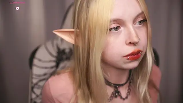 ElvenQueen online show from March 25, 2026, 2:05 pm