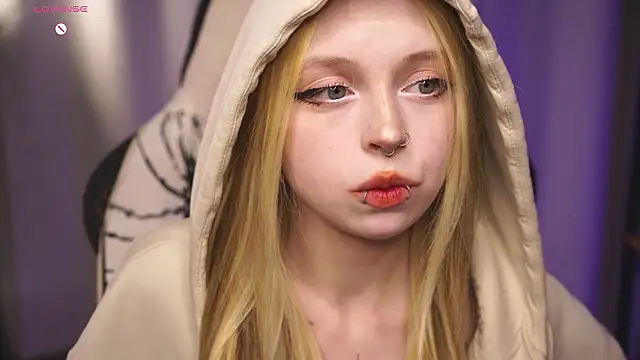 ElvenQueen online show from March 9, 2026, 3:04 pm