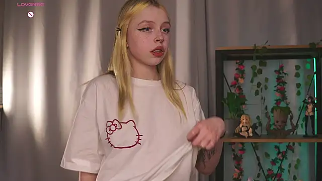 ElvenQueen online show from March 7, 2026, 4:12 pm