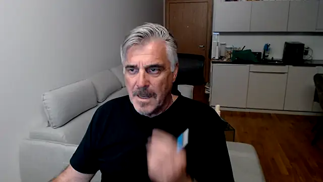 Buidapest online show from November 17, 2025, 1:53 am