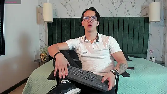 Snapshot of Brandon_starkk chatting on March 8, 2026, 11:46 am Brandon starkk online show from March 8, 2026, 11:46 am