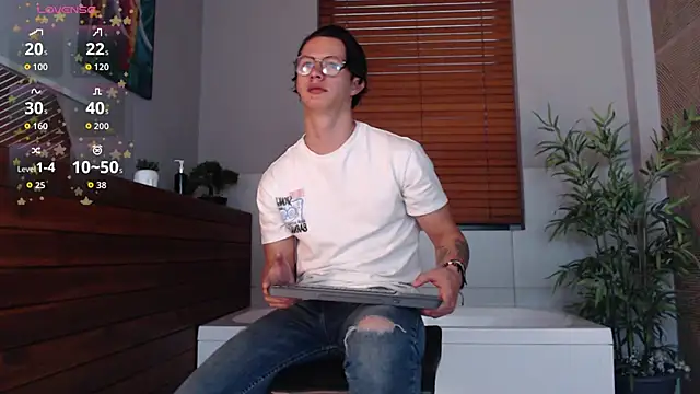 Snapshot of Brandon_starkk chatting on February 5, 2026, 12:01 pm Brandon starkk online show from February 5, 2026, 12:01 pm