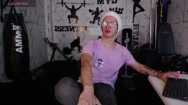 Snapshot of Brandon_starkk chatting on February 7, 2026, 12:02 pm Brandon starkk online show from February 7, 2026, 12:02 pm