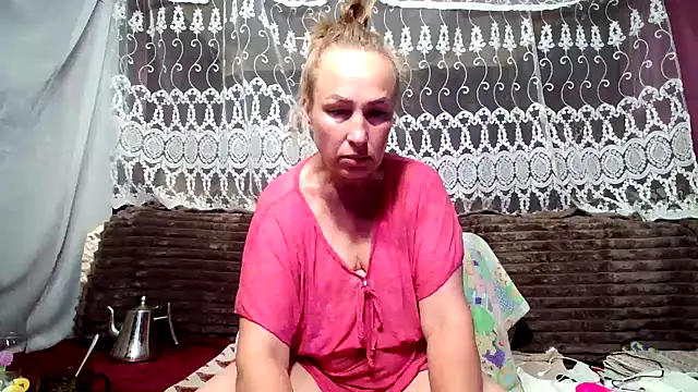 Kissingyouu online show from June 10, 2026, 3:41 am