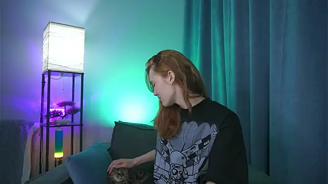 Snapshot of foxy_cute4you chatting on March 6, 2026, 7:31 pm foxy cute4you online show from March 6, 2026, 7:31 pm