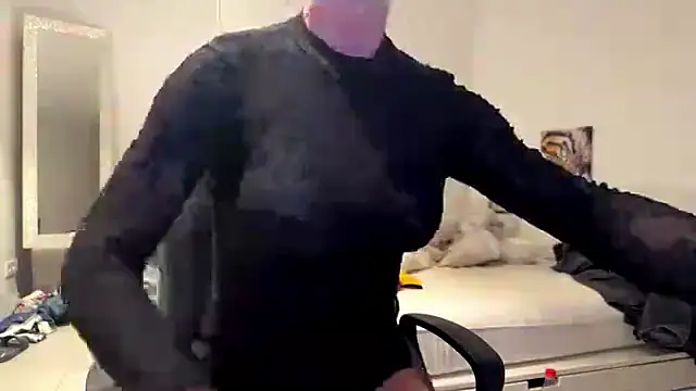 Jessicam7m online show from April 4, 2026, 9:54 pm