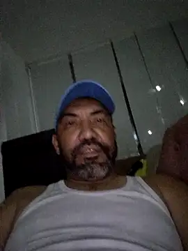 Calloyero2000 online show from May 6, 2026, 6:17 am
