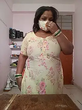 CUTE-LOVE-SWEETS online show from February 18, 2026, 4:10 am