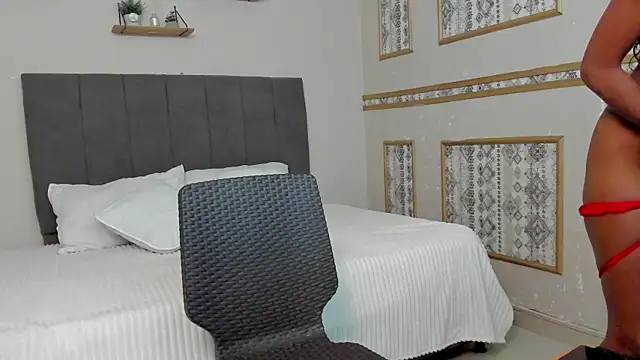 MIssZhoe online show from November 18, 2025, 11:57 am