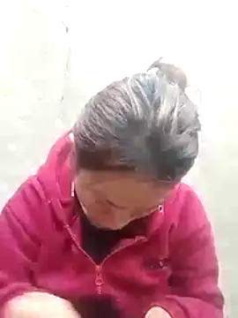 yu-zhen online show from December 18, 2025, 8:19 am