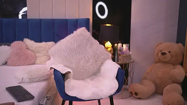 XenaBloom online show from November 28, 2025, 4:12 am