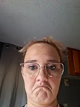 bridald1993 online show from November 17, 2025, 8:13 pm