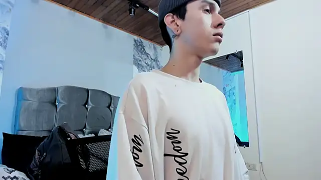 Snapshot of James_Adams_01 chatting on January 13, 2026, 1:04 pm James Adams 01 online show from January 13, 2026, 1:04 pm