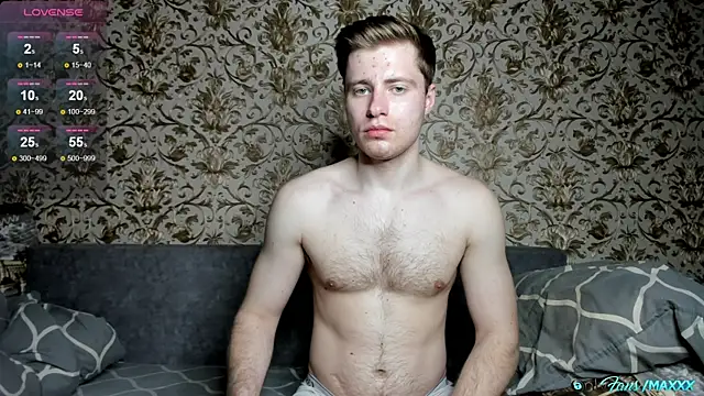 Maxhornyblondieman online show from May 4, 2026, 5:27 pm