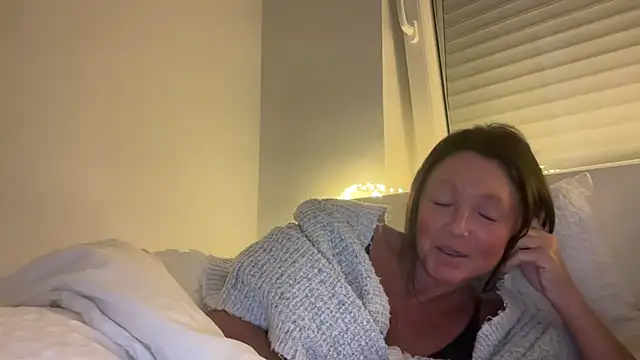 AnnaSophiaX online show from December 2, 2025, 12:11 am