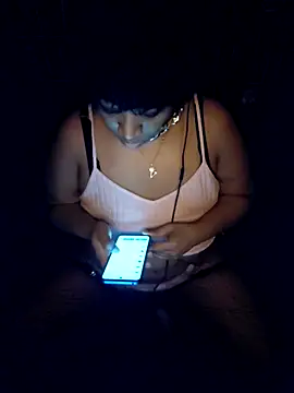 Snapshot of VenezuelaLuxeNoir chatting on February 16, 2026, 8:24 am VenezuelaLuxeNoir online show from February 16, 2026, 8:24 am