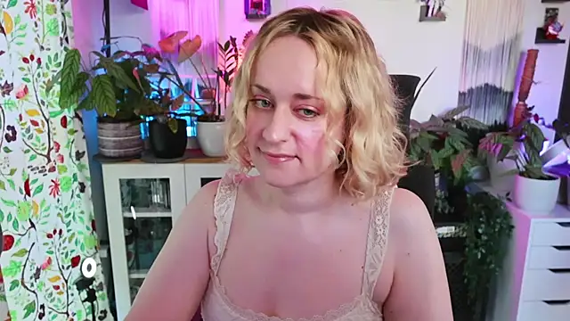 xzoeyryanx online show from June 14, 2026, 4:30 pm