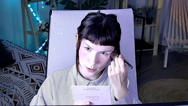 RickiOwens online show from December 4, 2025, 8:13 am