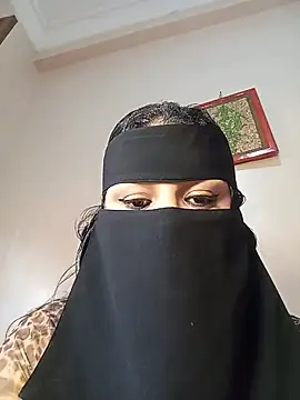 Snapshot of fati35flou chatting on June 26, 2026, 5:52 pm fati35flou online show from June 26, 2026, 5:52 pm