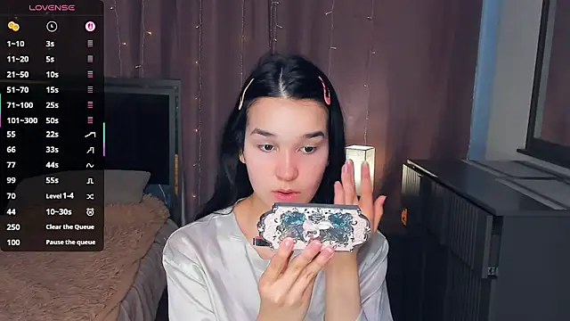 MeliaMelchiori online show from February 5, 2026, 9:38 am