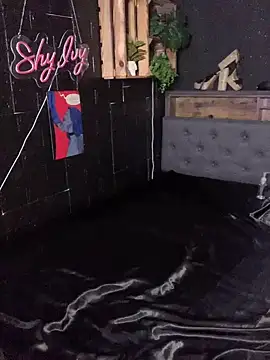 Shy-Ivy online show from April 21, 2026, 8:37 pm