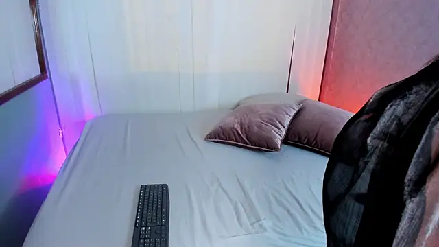 luna velvett  online show from December 18, 2025, 11:25 am