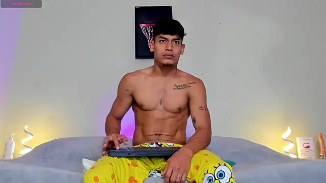 Snapshot of blorelopez chatting on April 5, 2026, 1:29 pm blorelopez online show from April 5, 2026, 1:29 pm