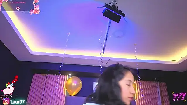 Snapshot of Lauroberts7 chatting on March 10, 2026, 3:43 am Lauroberts7 online show from March 10, 2026, 3:43 am