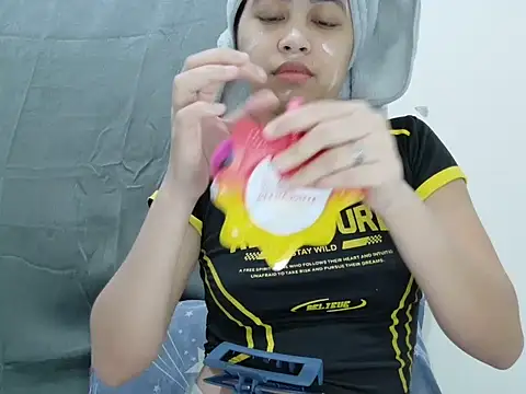 Snapshot of Ursexyasianskinny chatting on December 4, 2025, 5:39 am Ursexyasianskinny online show from December 4, 2025, 5:39 am