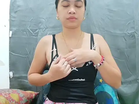 Snapshot of Ursexyasianskinny chatting on April 9, 2026, 5:31 am Ursexyasianskinny online show from April 9, 2026, 5:31 am