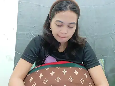 Snapshot of Ursexyasianskinny chatting on April 3, 2026, 7:59 am Ursexyasianskinny online show from April 3, 2026, 7:59 am