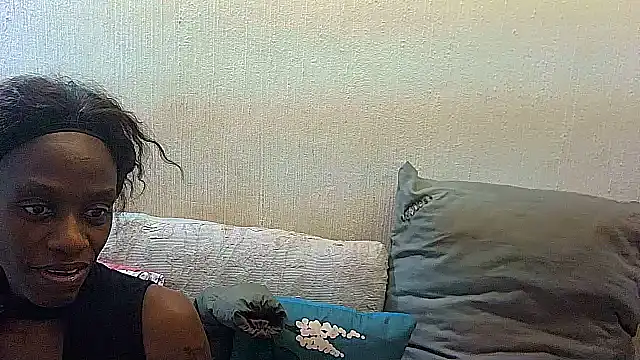 BrunetteNaomi8 online show from July 17, 2026, 12:57 pm