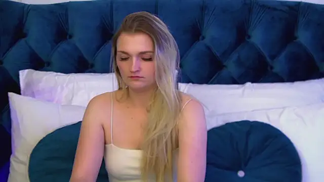 AnnyRaii online show from February 17, 2026, 6:22 am