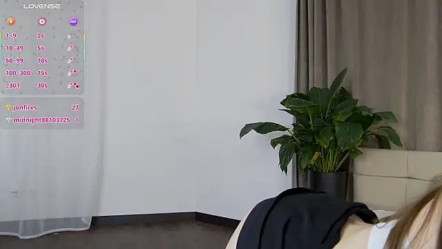 NicoletteBean online show from February 19, 2026, 6:54 am