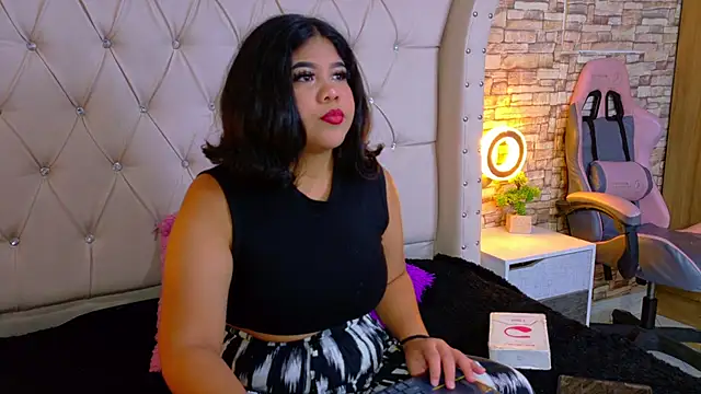 Amanda Mooree online show from April 23, 2026, 3:57 am