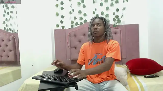NoahJhonson69 online show from June 10, 2026, 11:33 am